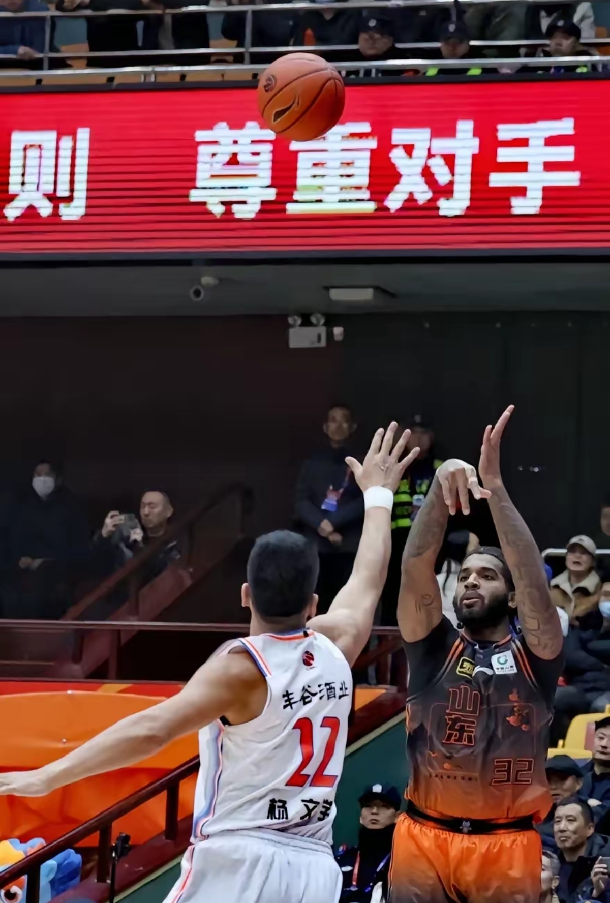 详细阅读:中欧体育官网关于里程碑夜山东男篮战术微调,欧联转会期刷纪录,悬念犹存,赛程密集仍需轮换的信息 中欧体育官网关于里程碑夜山东男篮战术微调,欧联转会期刷纪录,悬念犹存,赛程密集仍需轮换的信息