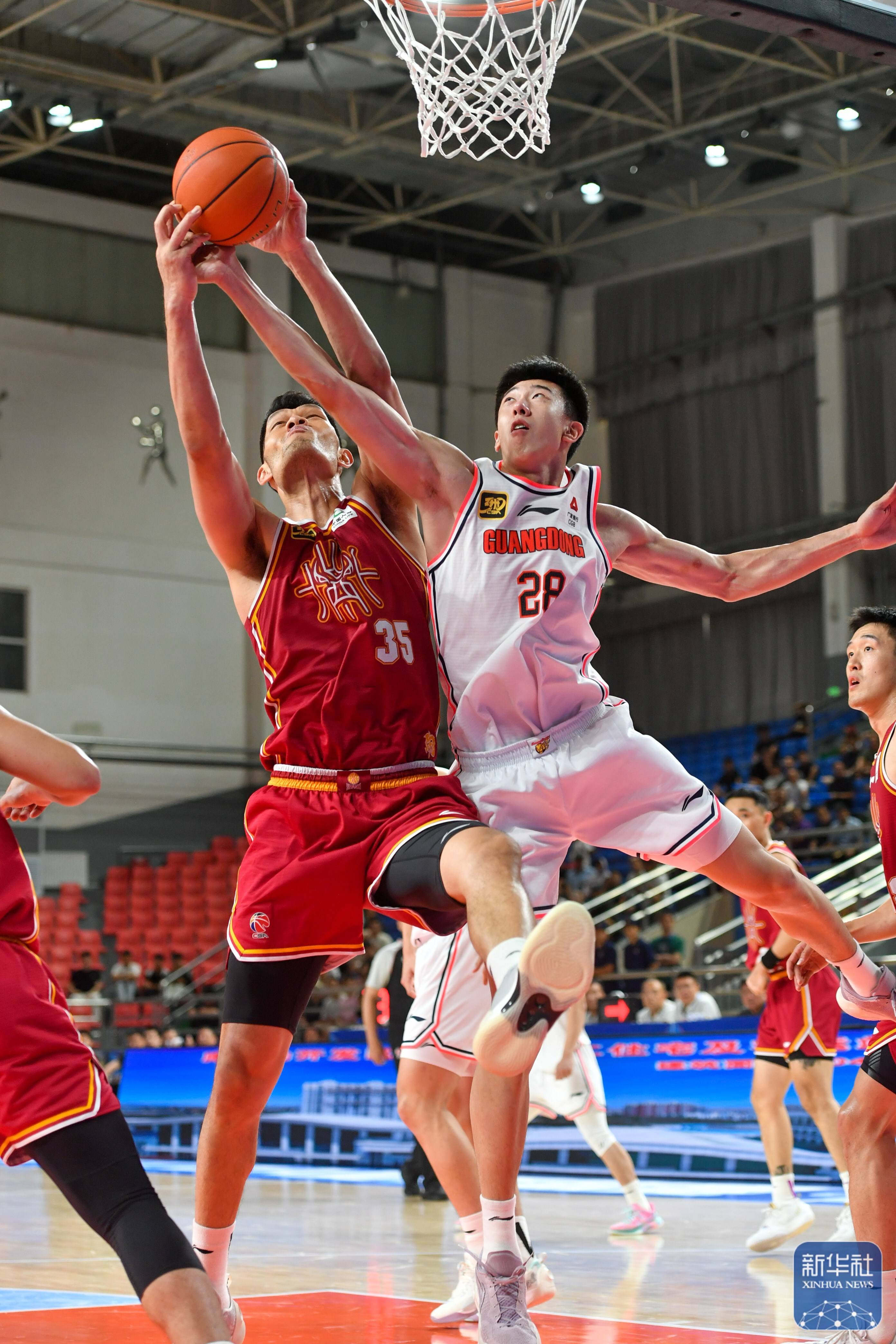 中欧体育平台登录包含辽宁本钢训练开放日；赛后门线救险引欢呼；CBA季后赛在即；纪律约束更严格的词条