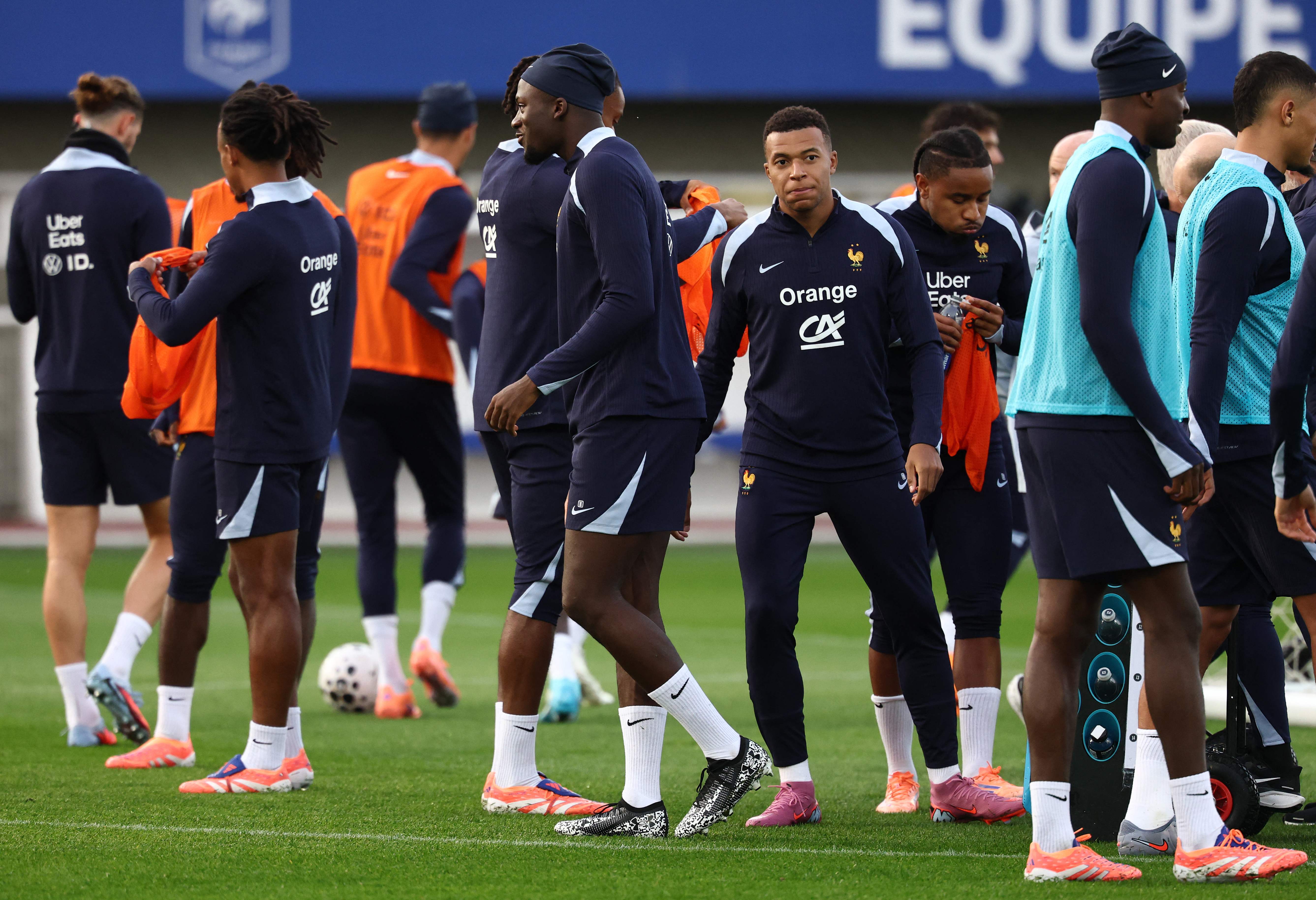 中欧体育官网包含巴黎圣日耳曼防线松动备战法国杯阿贾克斯完成体检备战德国杯，马德里竞技围绕社区盾篮板制胜瞬间刷屏的词条