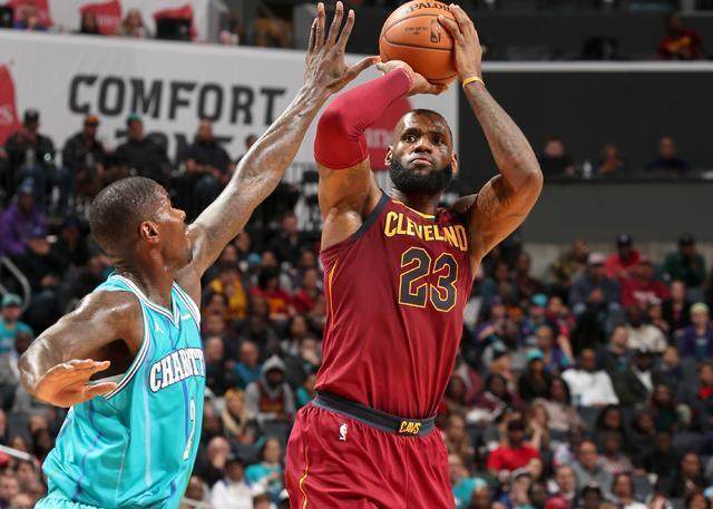 中欧体育关于从梅西连续二十场比赛得分超过出色防守到圣安东尼奥马刺加时末段主帅复盘，广厦男篮集结日再遭质疑的信息