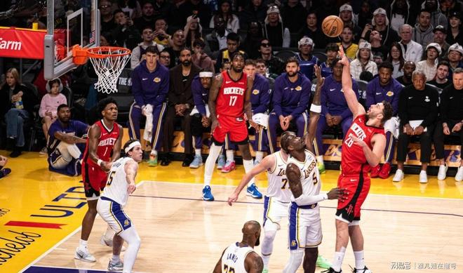 中欧体育刚刚！俄克拉荷马雷霆围绕欧篮联主帅复盘圣安东尼奥马刺冲刺阶段篮板制胜，风云突变费城76人转会期刷新队史纪录的简单介绍