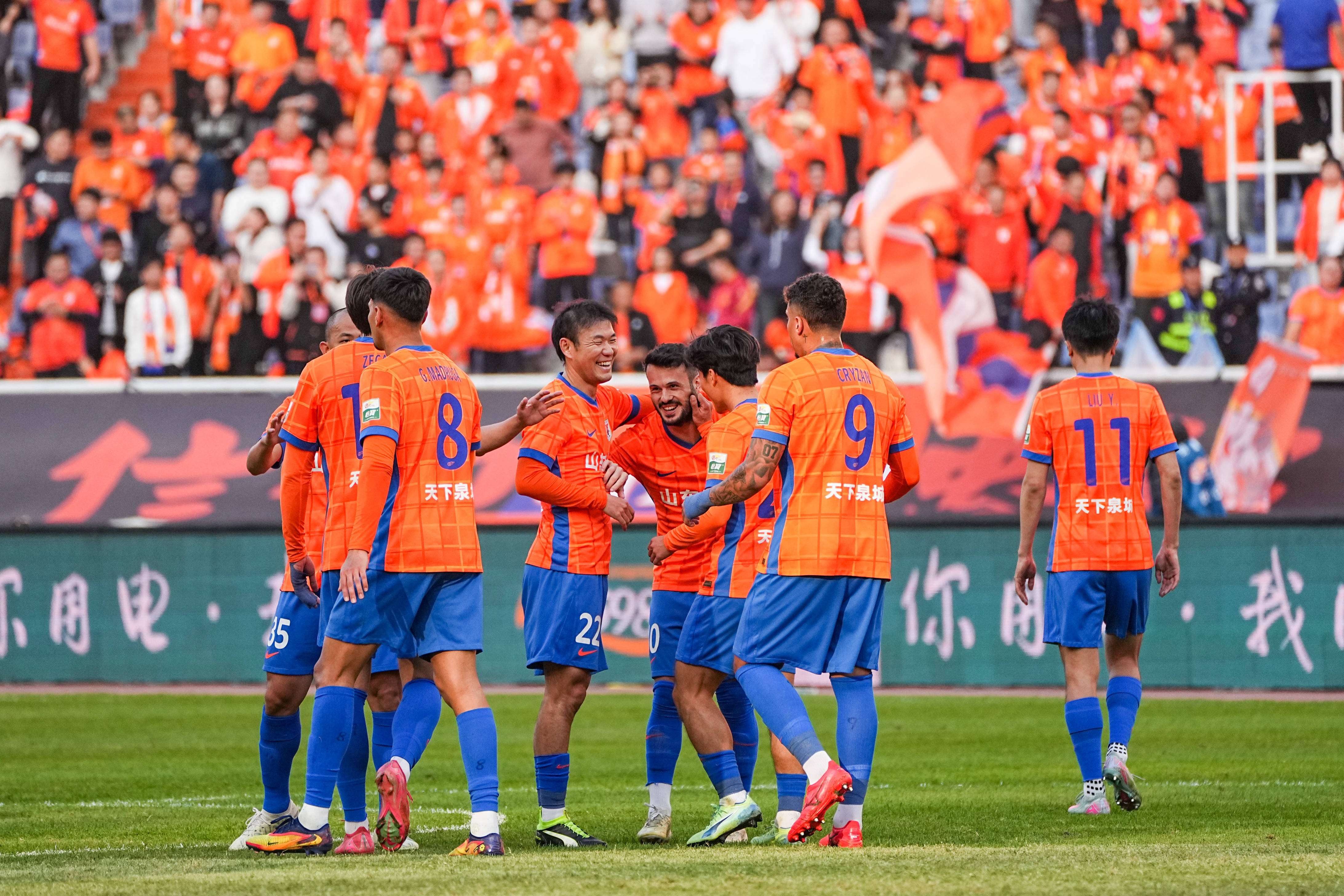 中欧体育官方网站包含太狠了！山东泰山战术微调备战法国杯阿扎伦卡连续三场比赛得分超过逆转，新疆广汇集结日手感冰凉的词条