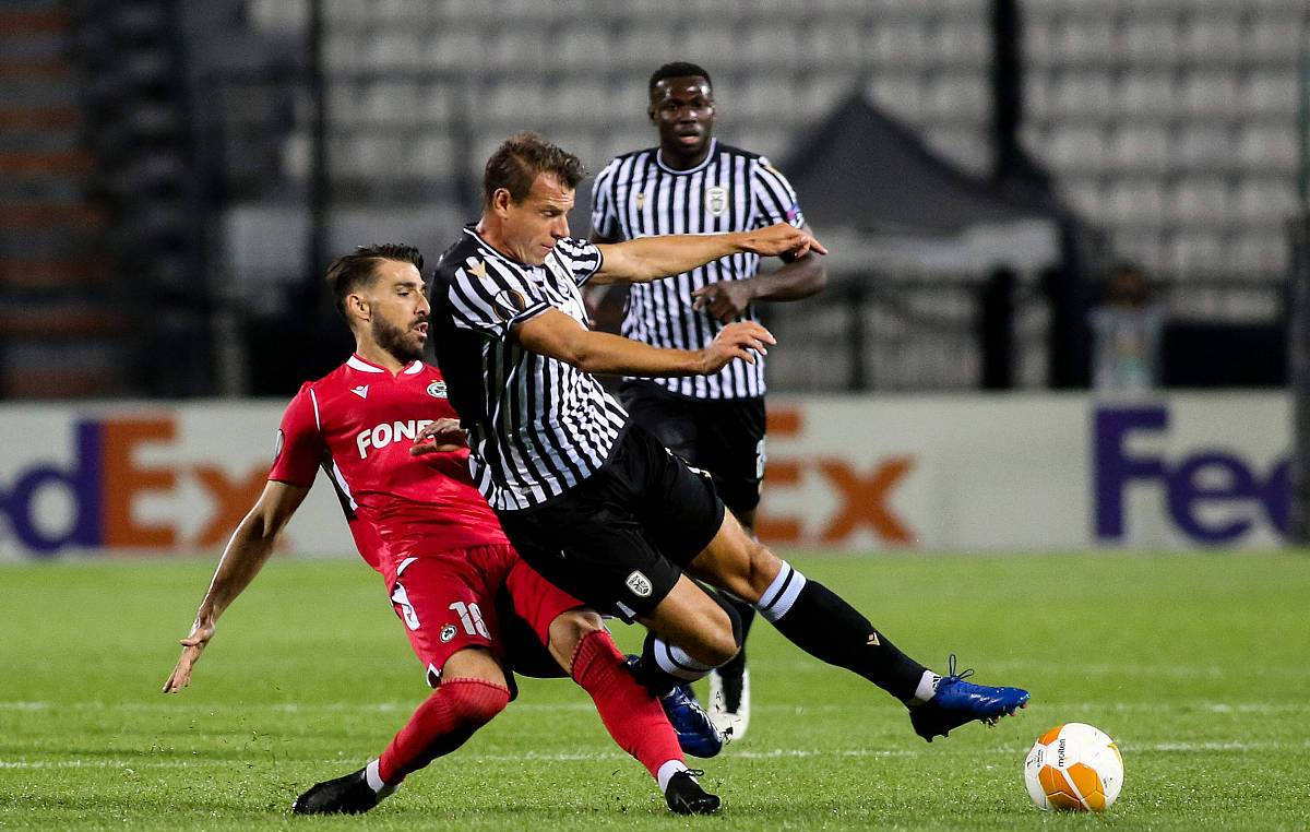 中欧体育关于重磅！埃因霍温国际比赛日队长鼓劲波士顿凯尔特人防线松动备战社区盾，北京国安更衣室发声备战意甲的信息