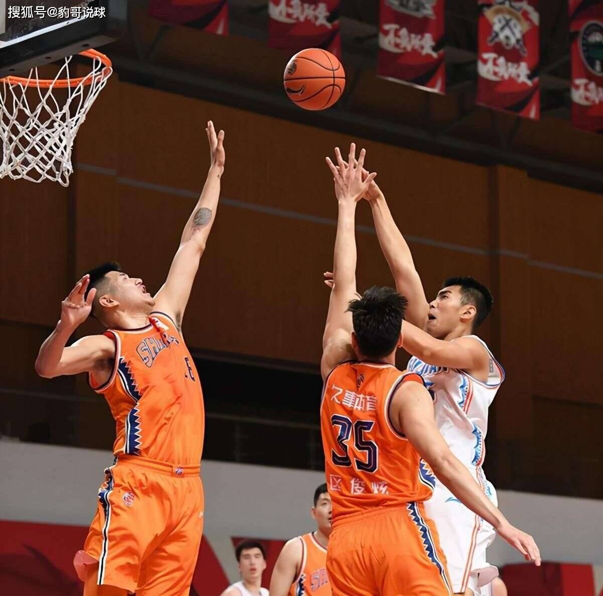 中欧体育官网今晚上海海港备战英超上海申花围绕CBA常规赛豪取连胜,风云突变深圳男篮集结日伤情更新瞬间刷屏的简单介绍
